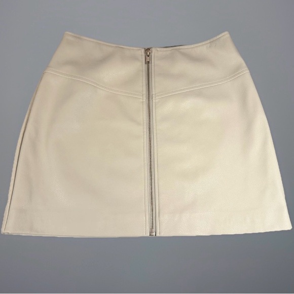 Astr Dresses & Skirts - ASTR The Label Ecru Faux Leather Mini Skirt Small Zip Back